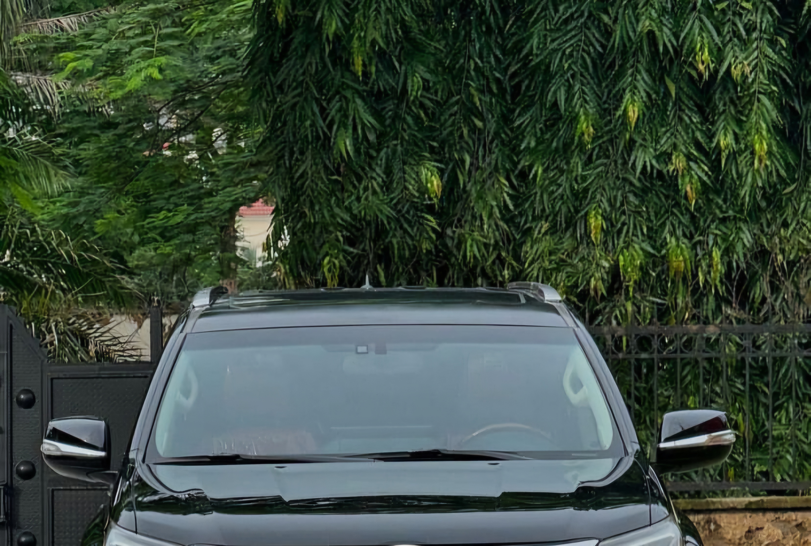 Executive SUV (Lexus GX 460 / Toyota Prado)